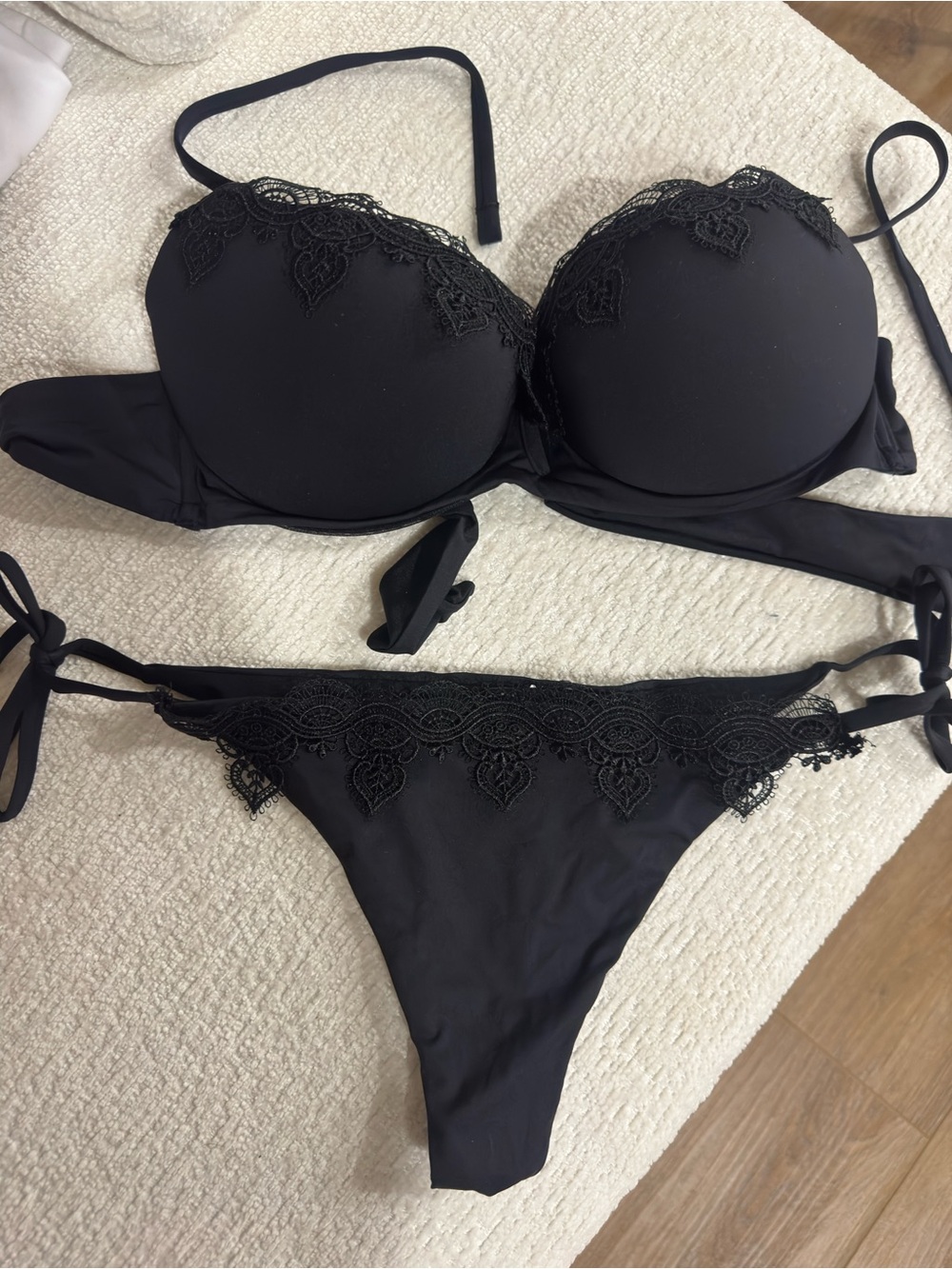 Black Lace-Accent Push-Up Bikini Set - Women